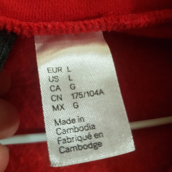 DIVIDED Cropped Sweater - Picture 3 of 15